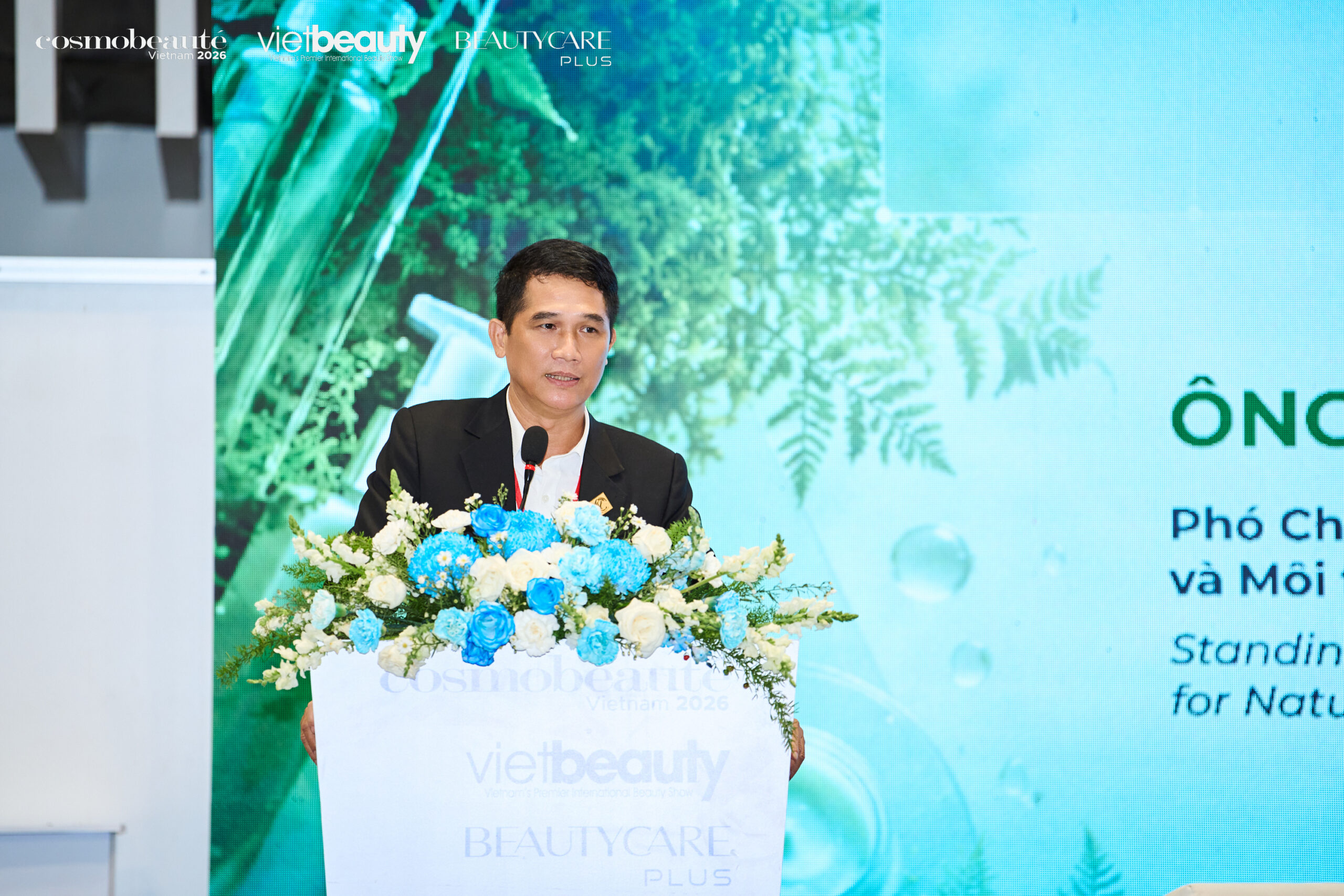 Mr. Nguyen Toan Thang, Standing Vice Chairman of the Ho Chi Minh City Association for Nature and Environment Protection (HANE), shared insights on sustainability and green transformation in the beauty industry.